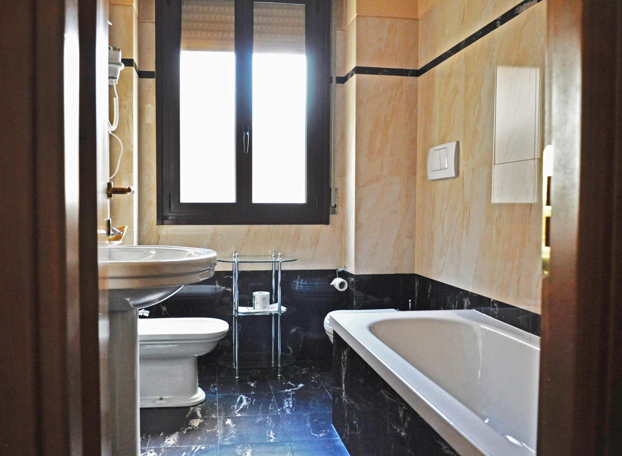 Standard Double or Twin Room,1498917052:JPEG