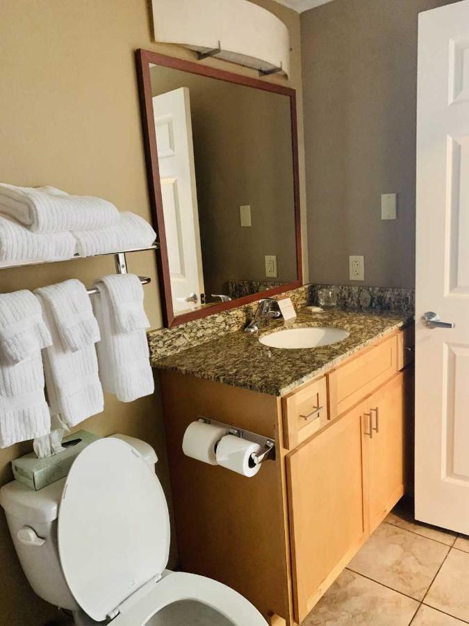 Queen Studio Suite with Roll In Shower - Mobility Accessible,990714961:JPEG