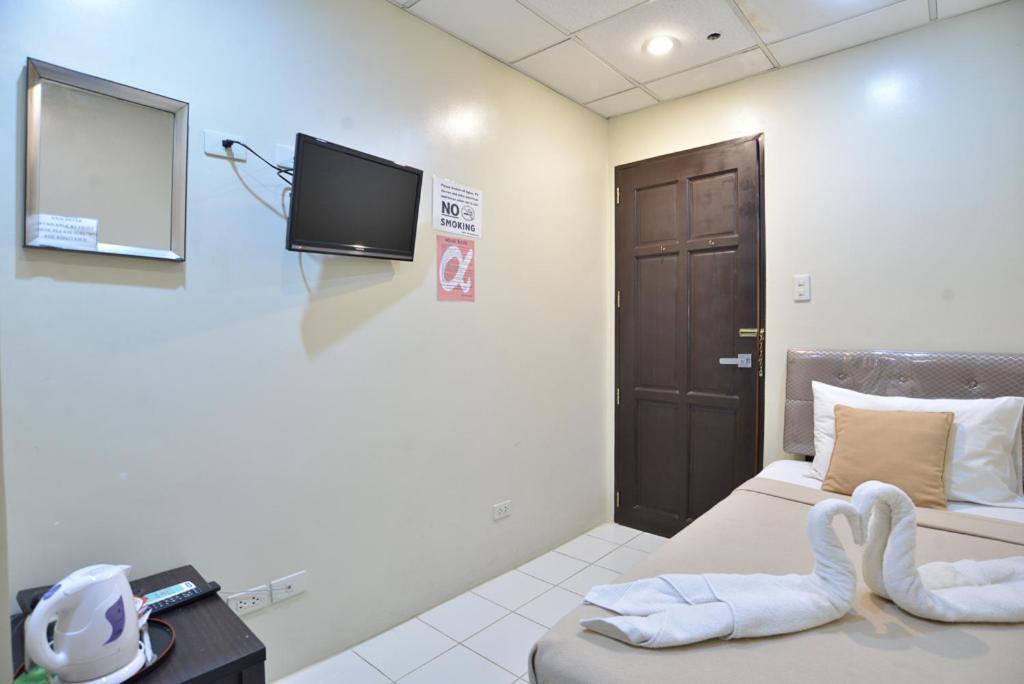 Standard Single Room with Shared Bathroom