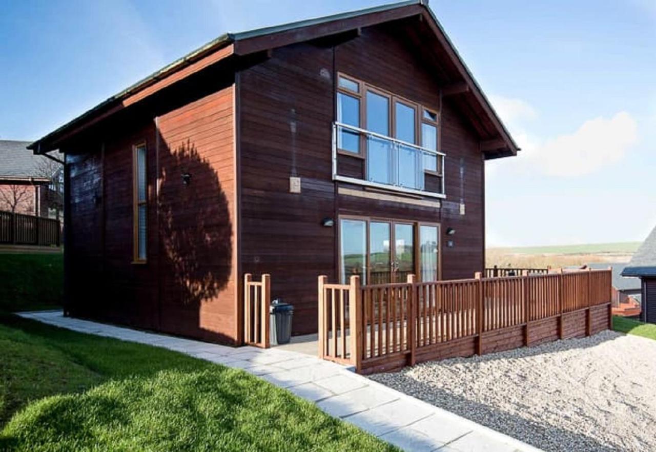 Superior Houten Lodge met 4 Slaapplaatsen en Hot Tub - Geen Huisdieren