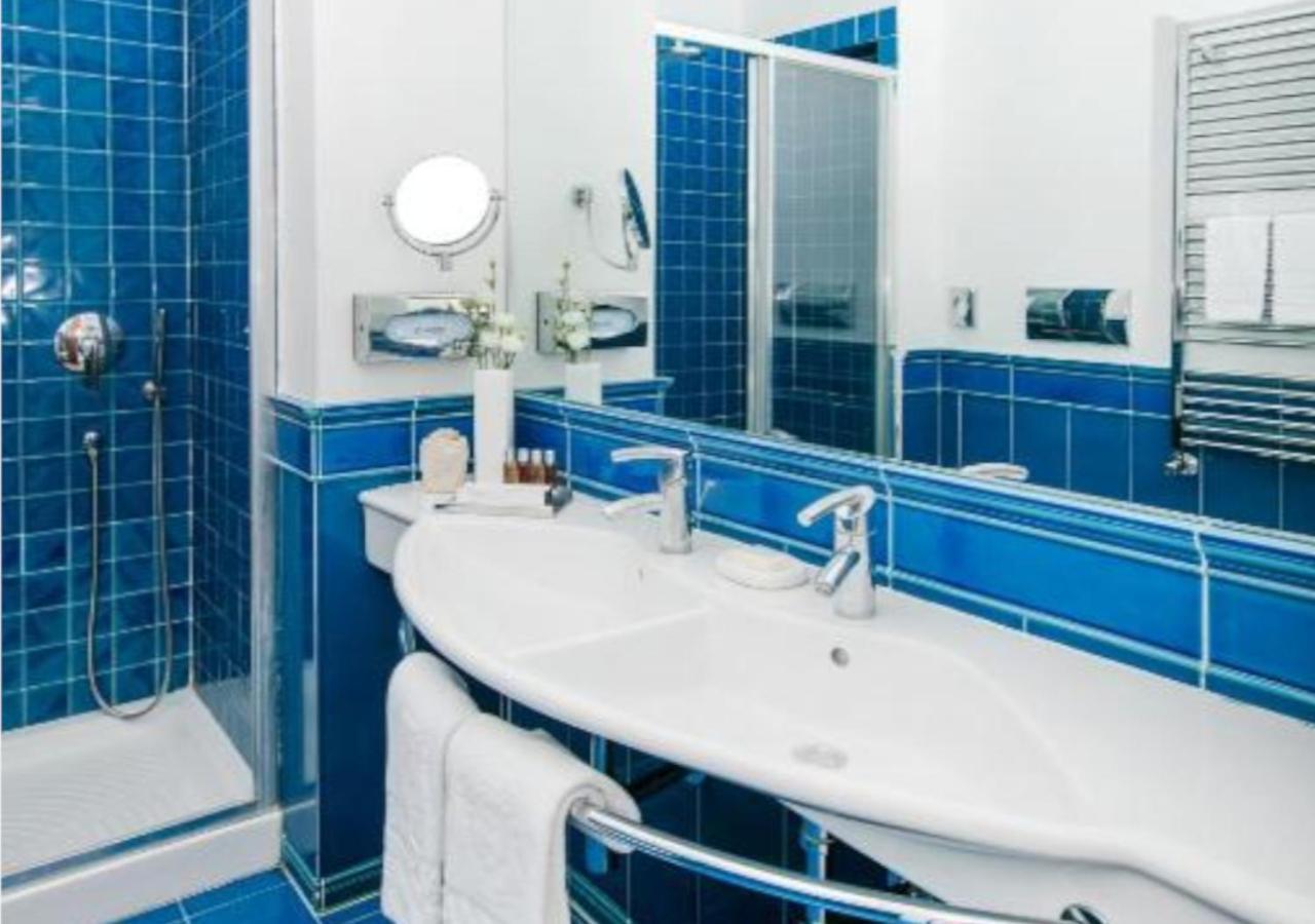 Quarto com Cama de Casal ou 2 de Solteiro