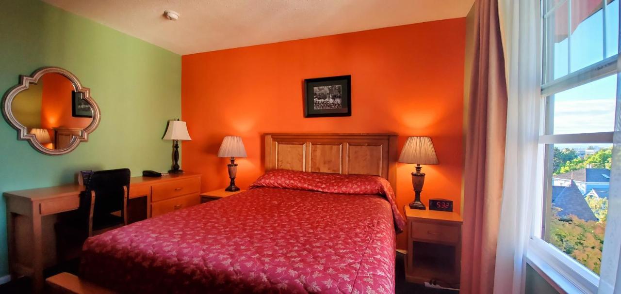 Standard Queen Room