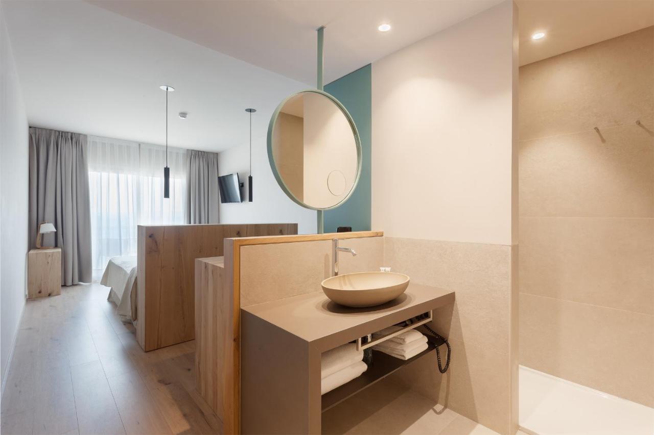 Deluxe Double or Twin Room with Sea View,1029047602:JPEG