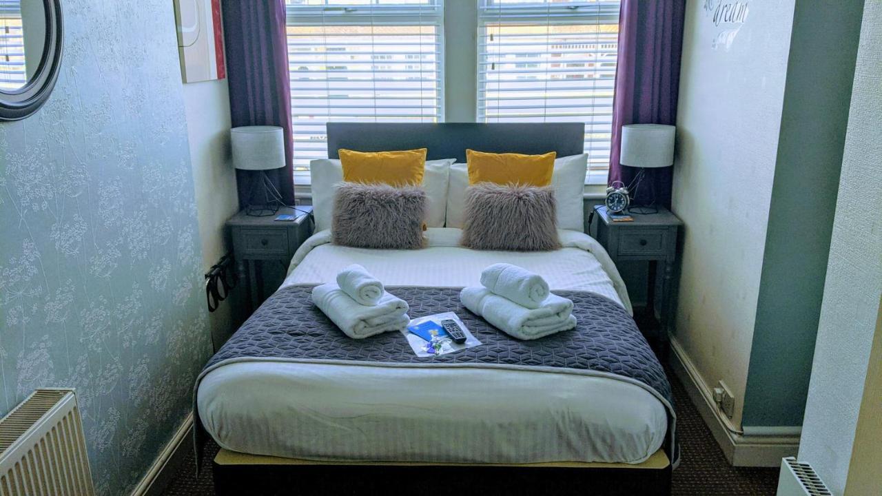 Small Double Room,109338267:JPEG