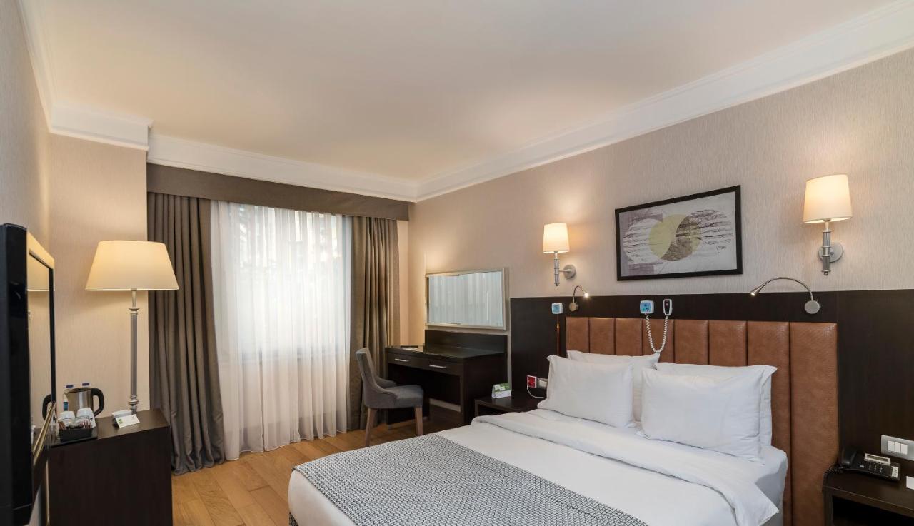 Chambre Lit King-Size Standard - Accessible aux Personnes à Mobilité Réduite