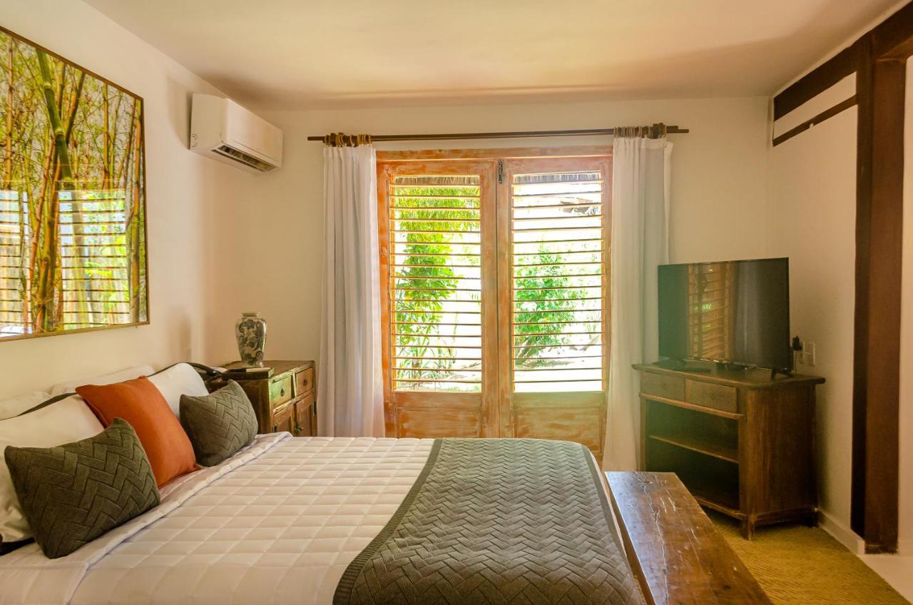 Suite with Private Pool,1069061797:JPEG