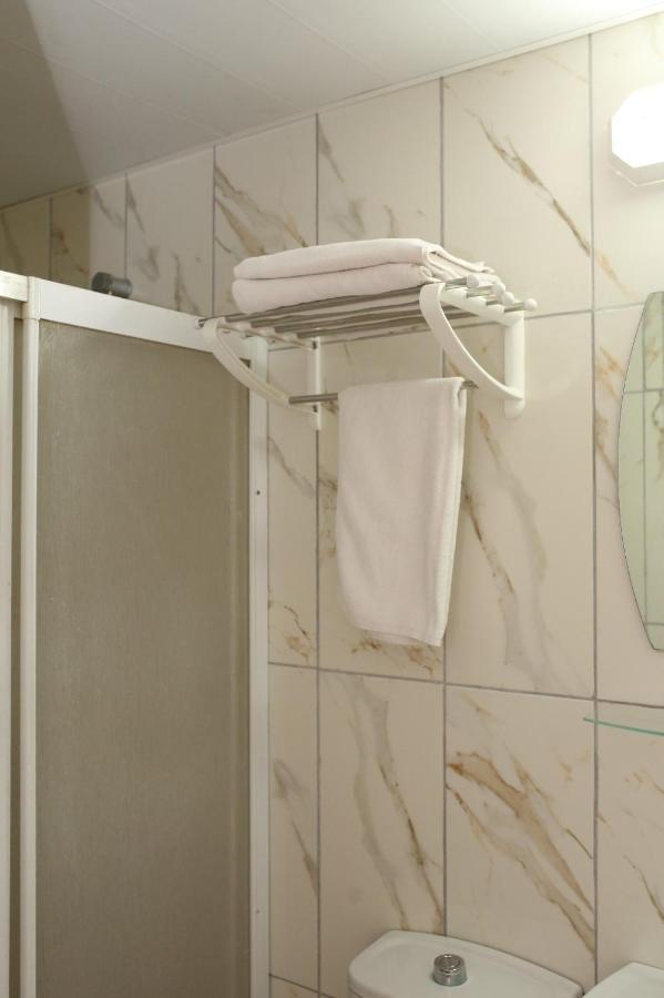 Chambre Familiale (3 Adultes + 1 Enfant)