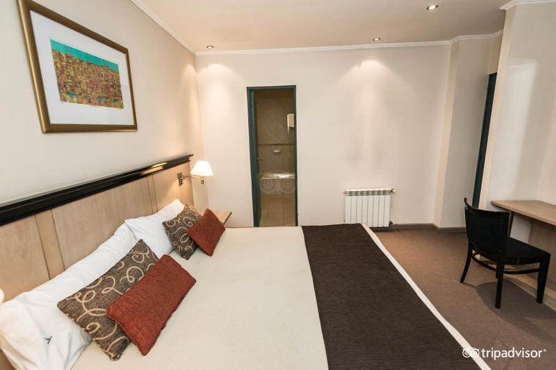 Quarto Executivo com Cama de Casal ou 2 de Solteiro