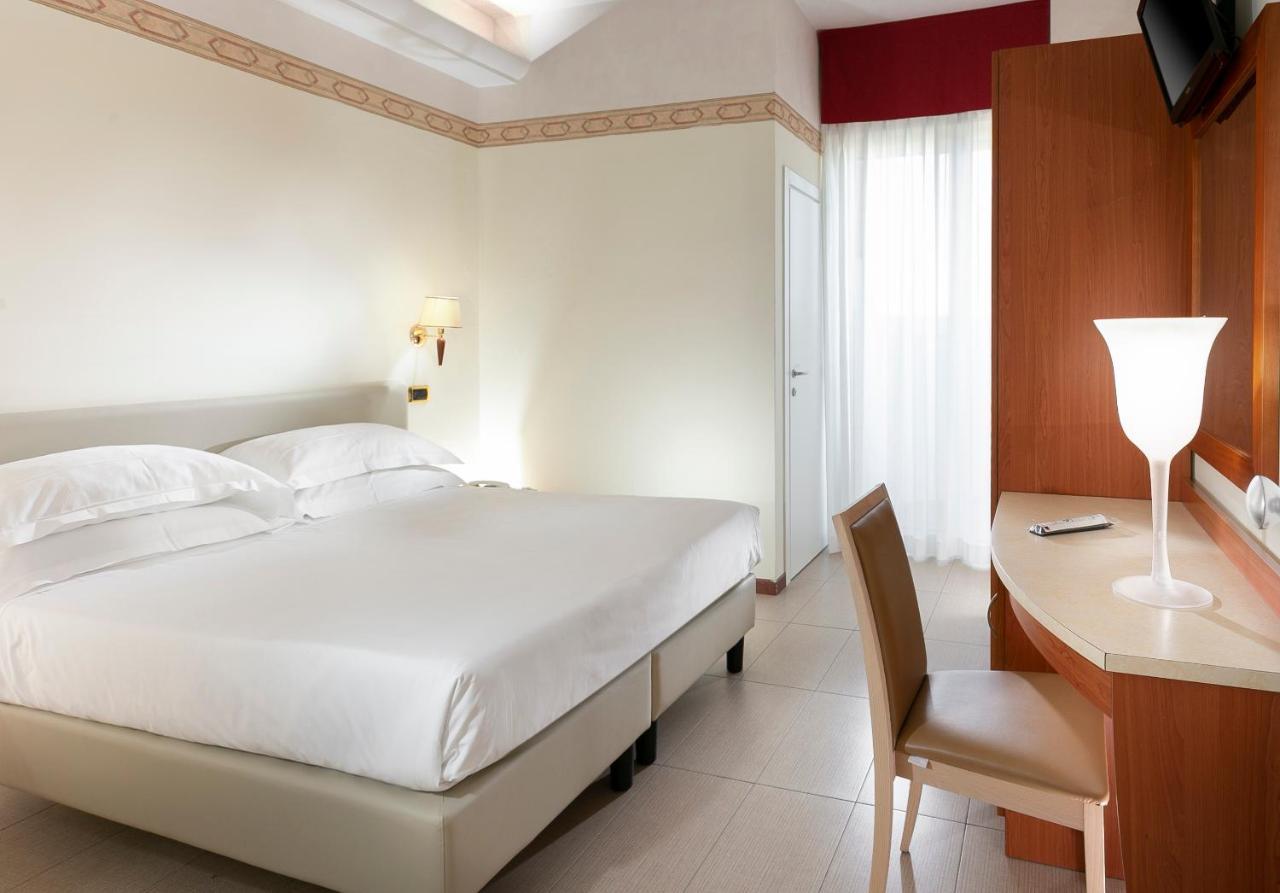 Chambre Double ou Lits Jumeaux - Vue Latérale sur Mer