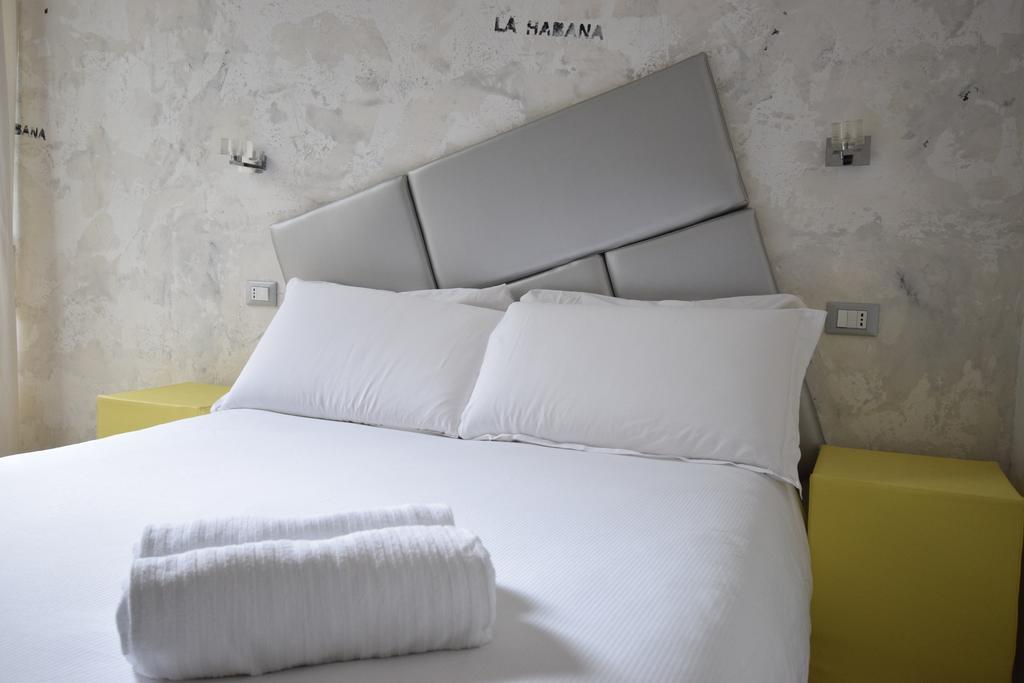 Small Double Room,109935897:JPEG