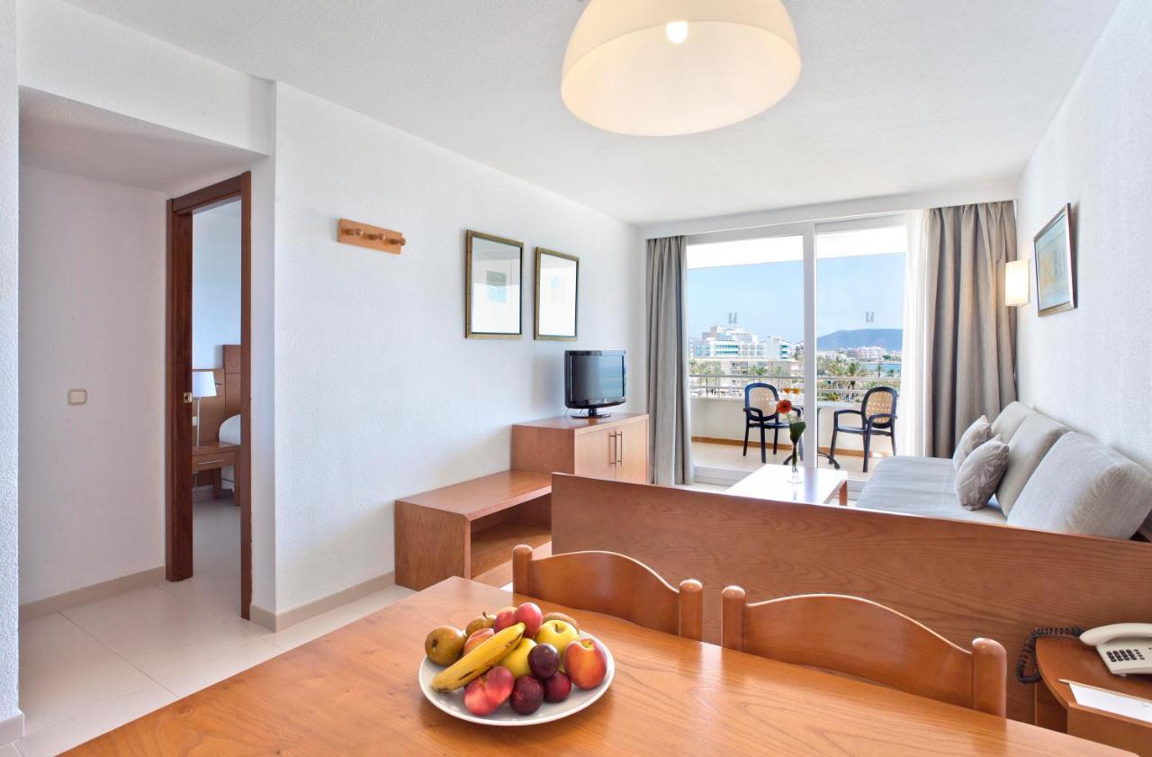 One-Bedroom Apartment,1272379174:JPEG