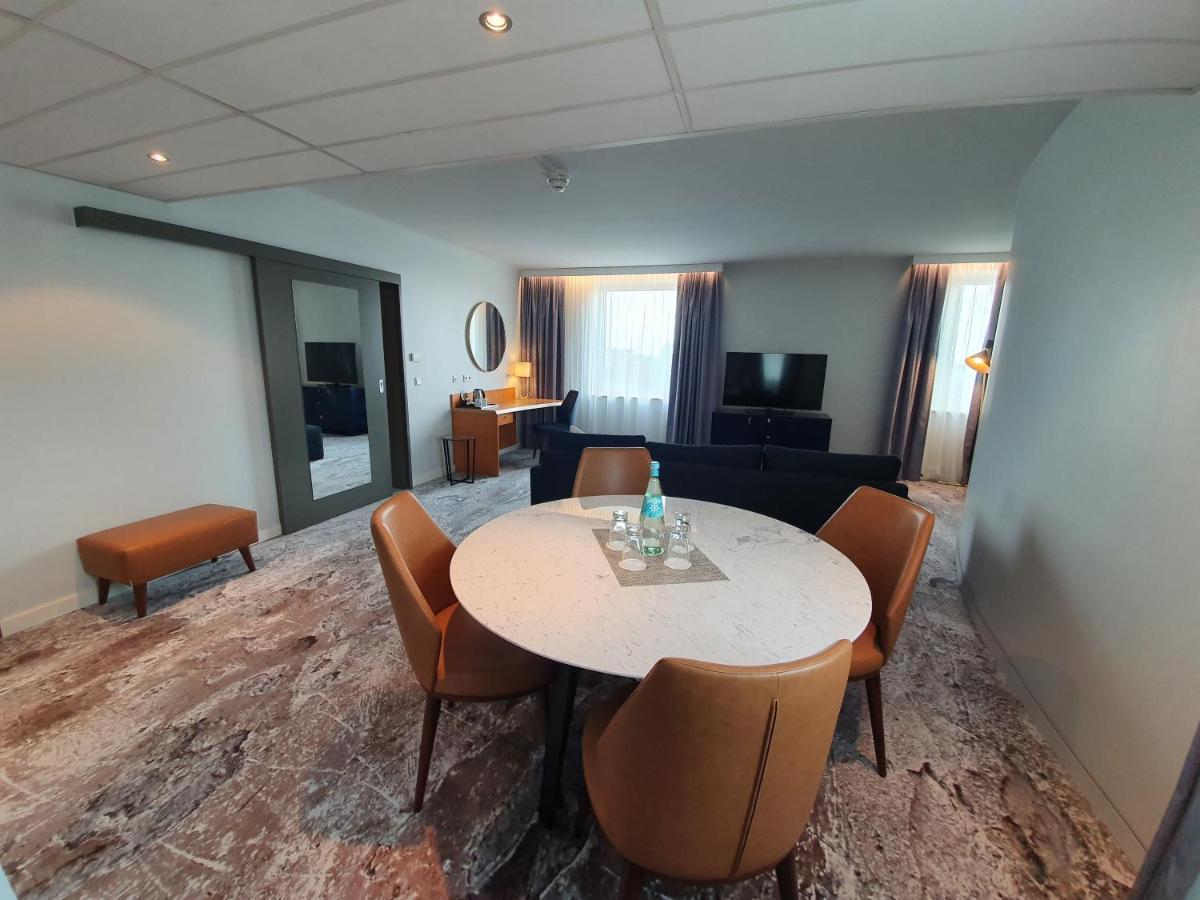 One-Bedroom King Suite with City View,1276853797:JPEG