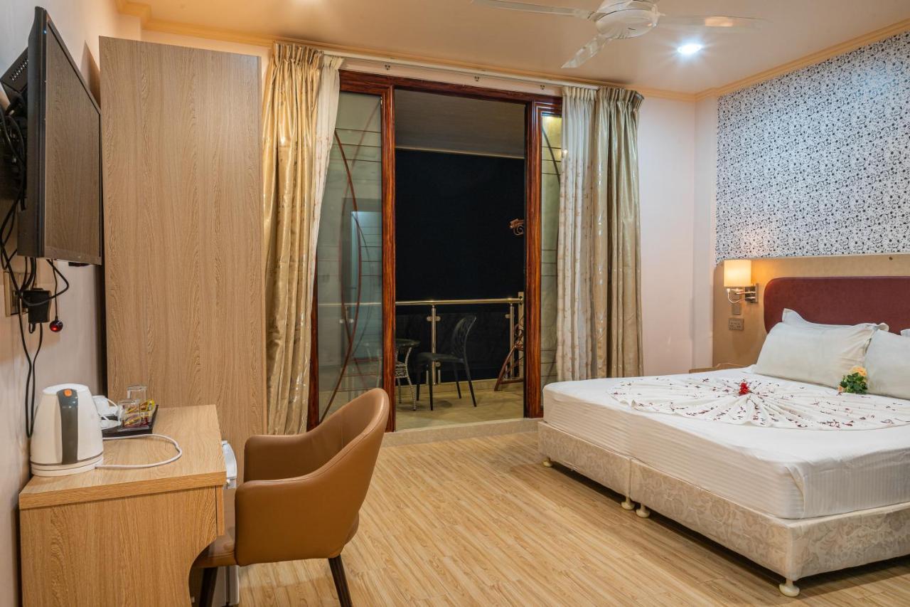 Deluxe Double or Twin Room City View
