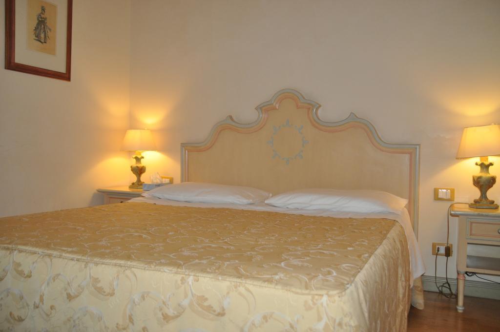 Quarto com Cama de Casal ou 2 de Solteiro