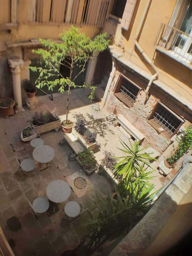 Apartamento con balcón