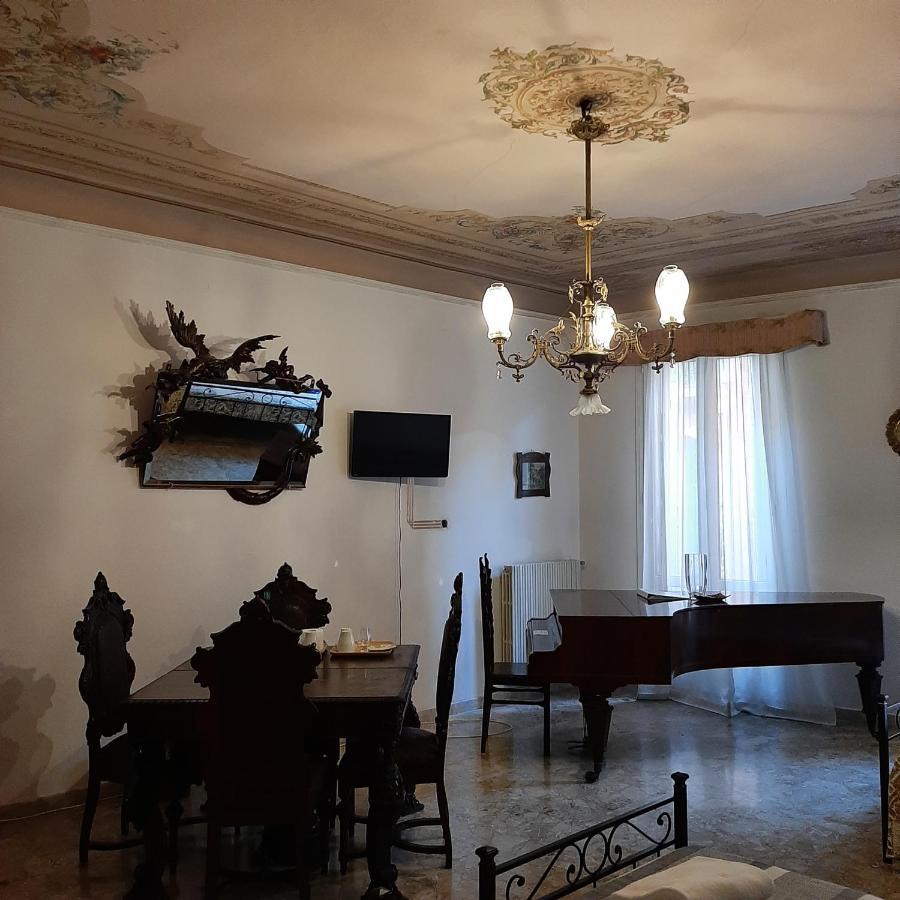 Suite Deluxe con vista al canal