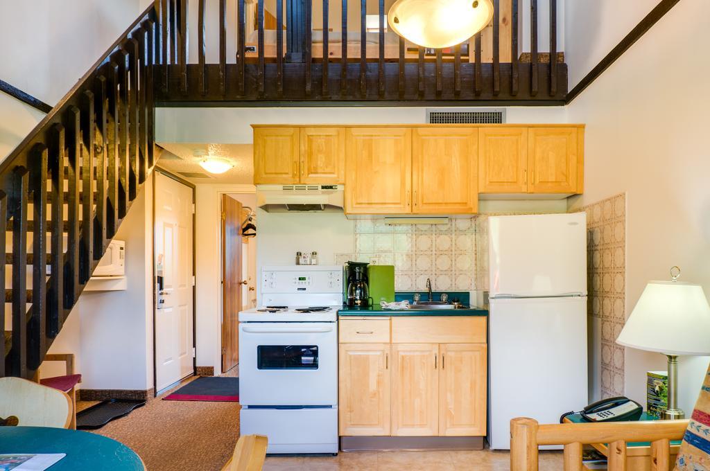 Loft Suite Queen Two Doubles