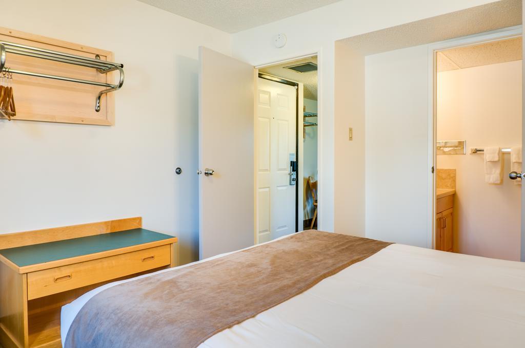 Loft Suite Queen Two Doubles
