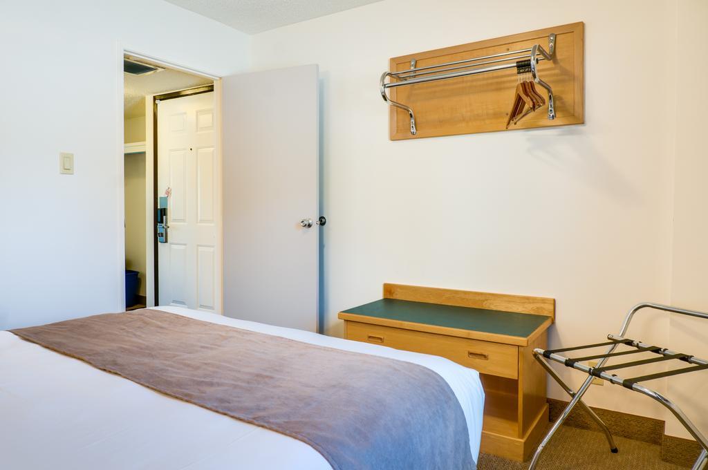 Loft Suite Queen Two Doubles