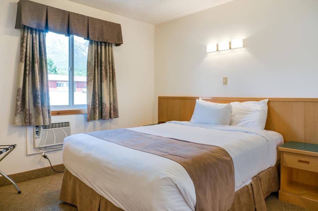Loft Suite Queen Two Doubles