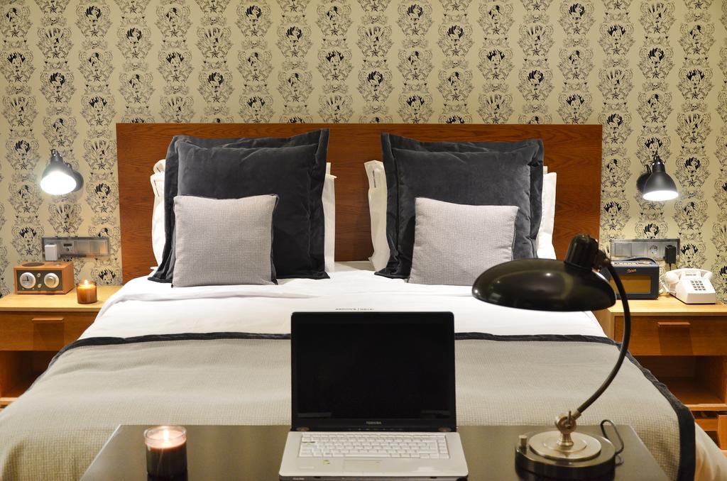 Small Double Room with street view,115347242:JPEG