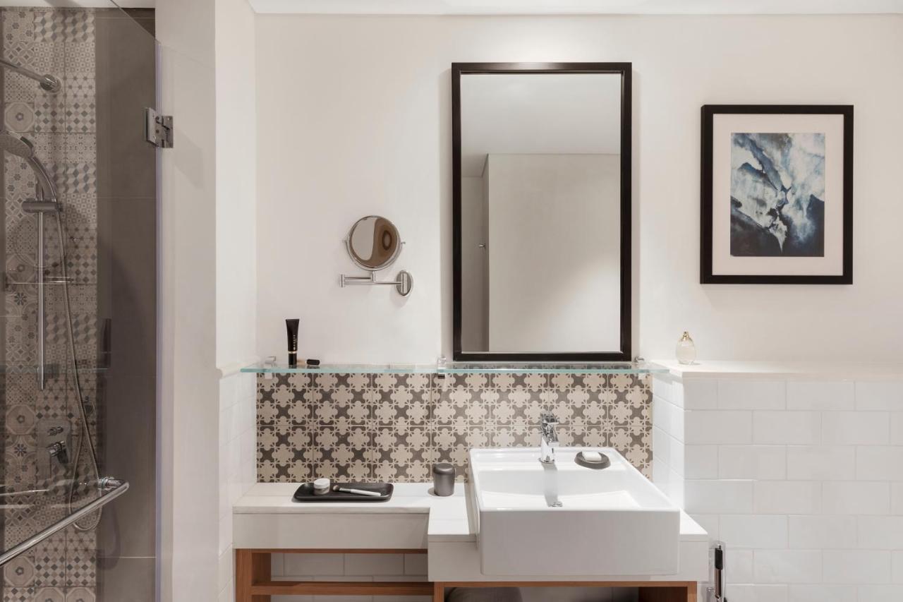 One-Bedroom with City View - 20% off Food & Beverage