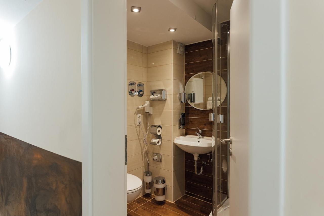 Economy Triple Room Souterrain own External Bathroom