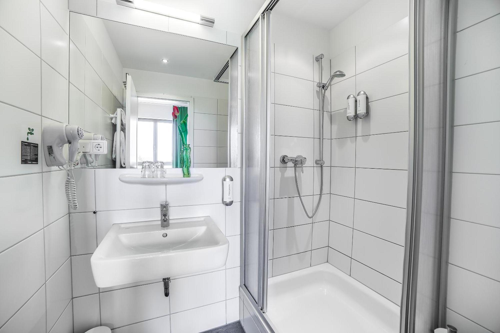 Comfort Quadruple Room,1435825666:JPEG