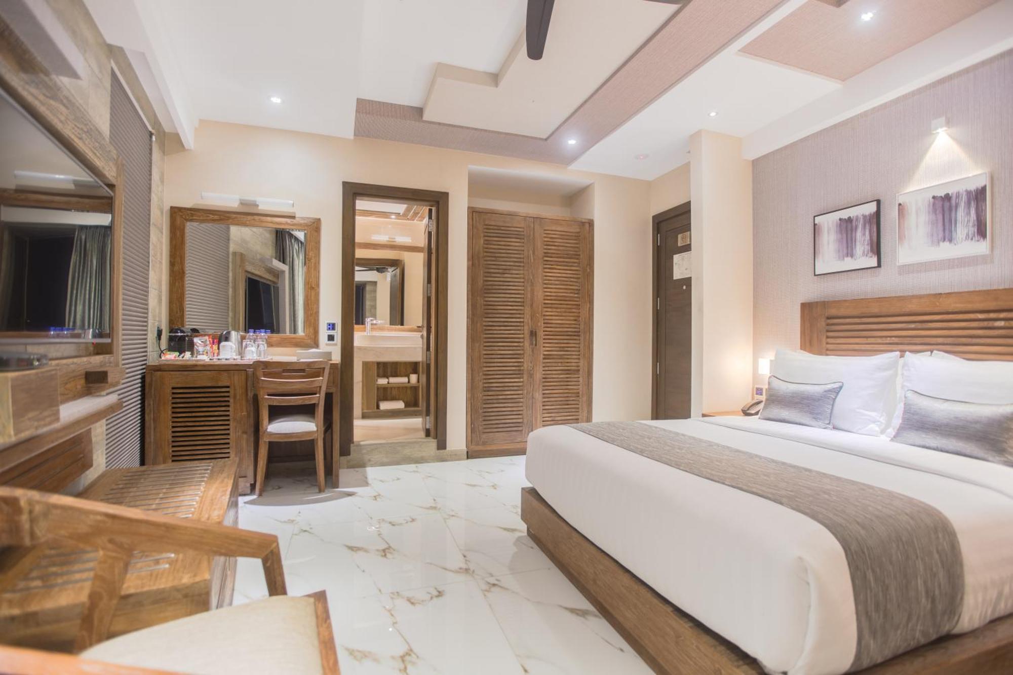 Executive Suite Balcony Return Airport Transfer