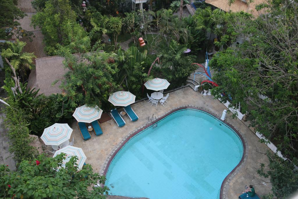 Bungalow Garden