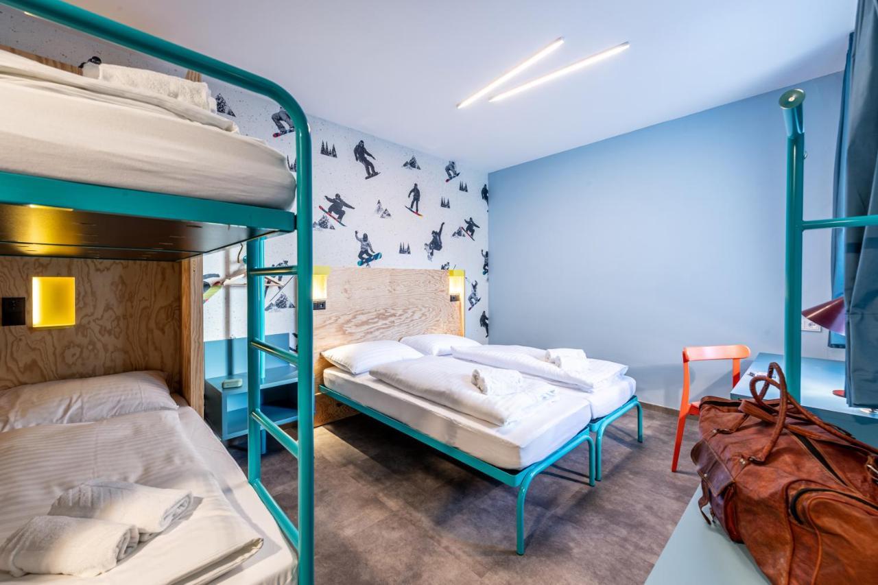 Bed 4-Bed Mixed Dormitory Room