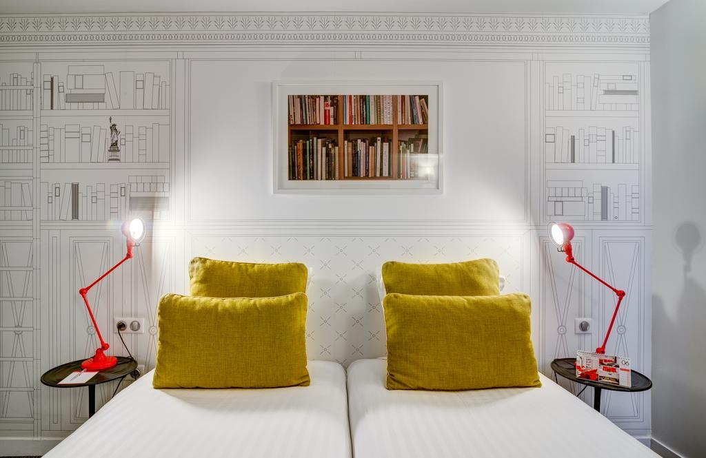 Quarto com 2 Camas de Solteiro