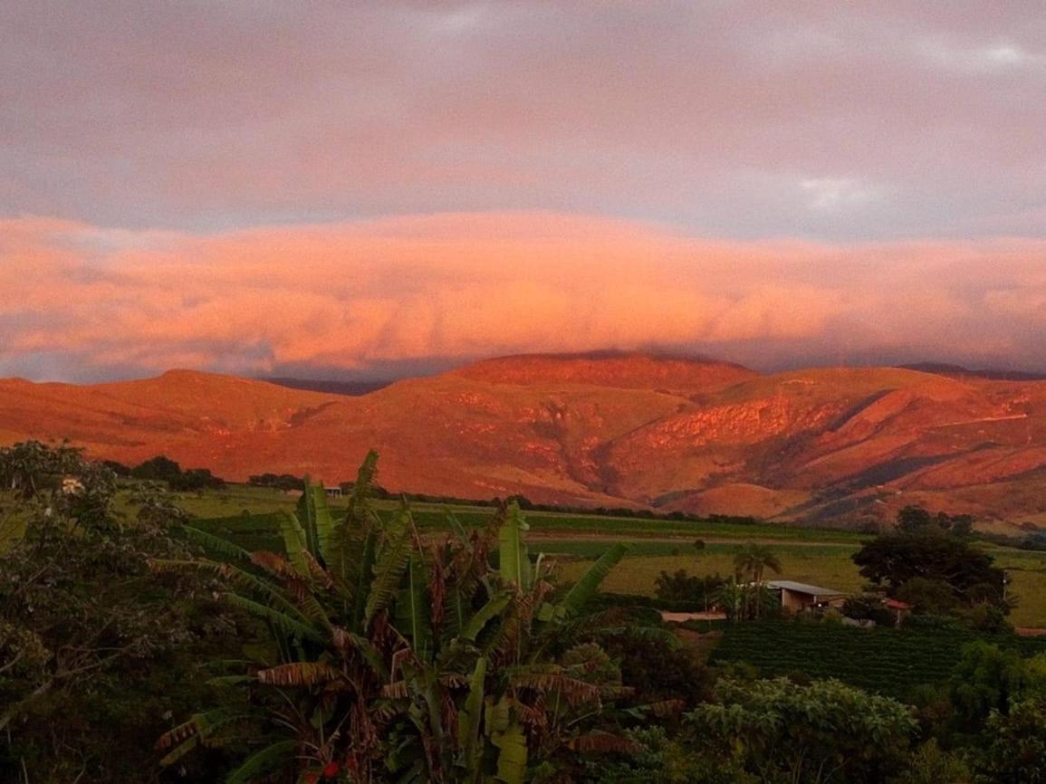 Quarto Quádruplo com Vista da Montanha