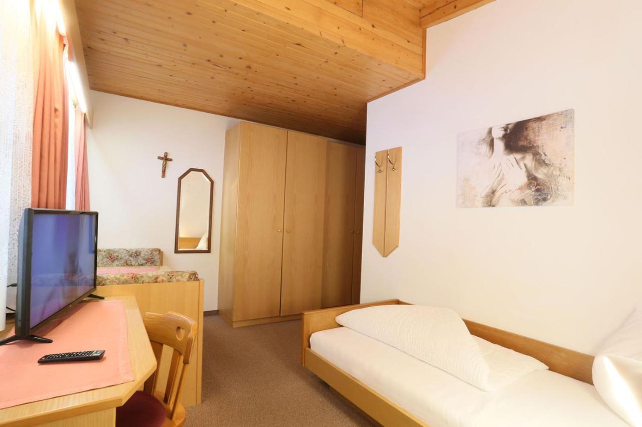 Family Room,1178445874:JPEG