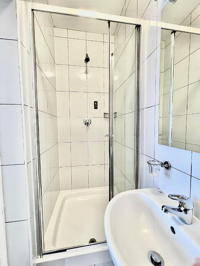 Chambre Quadruple avec Salle de Bains Privative