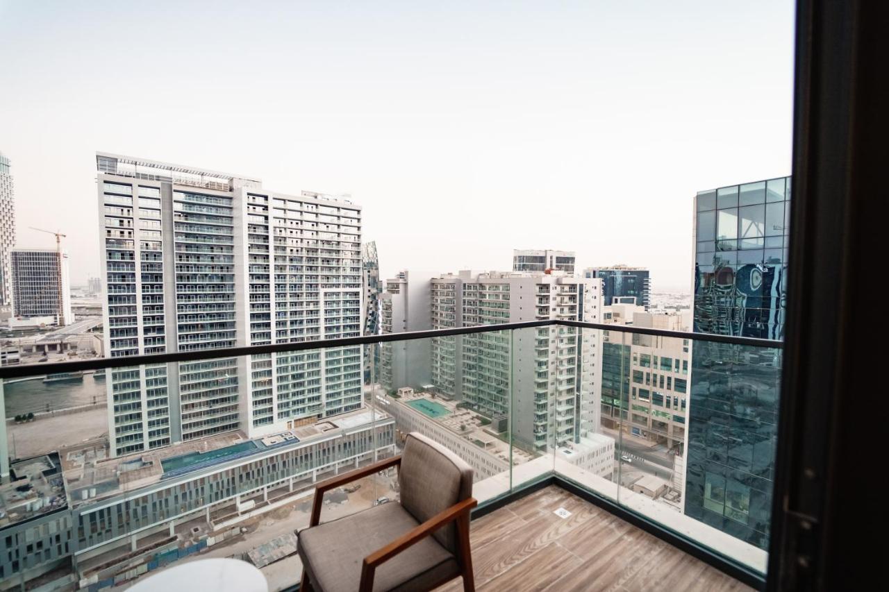 Luxury King Room with Balcony and City View