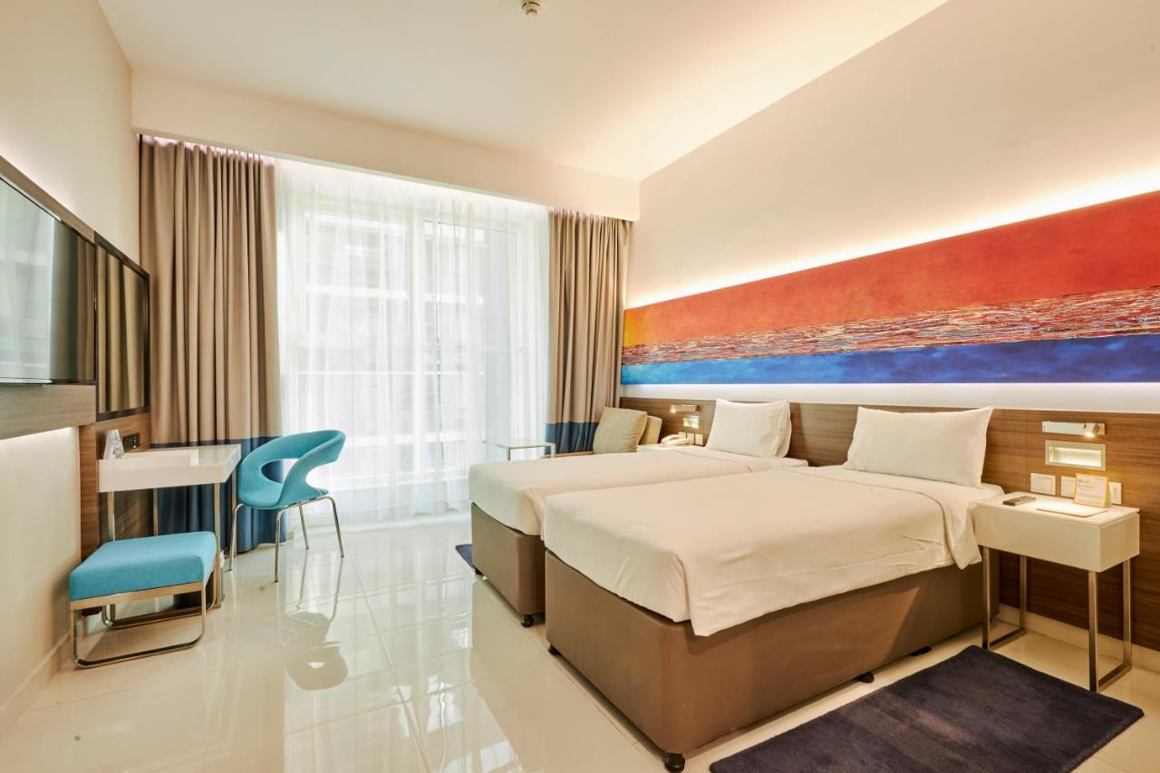 Twin Room includes Food & Beverage excluding room dinning