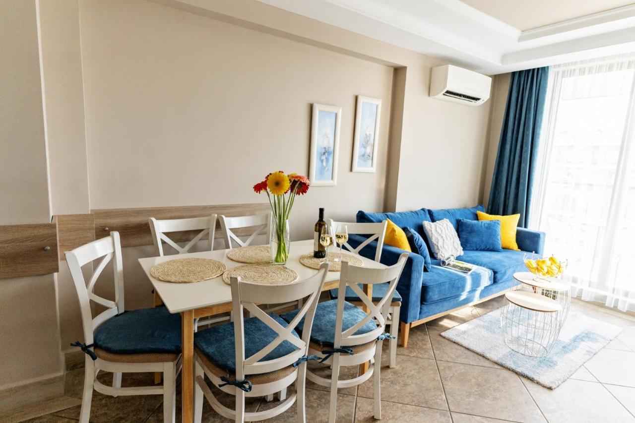 Two-Bedroom Apartment with Sea and Pool View (6 Adults)