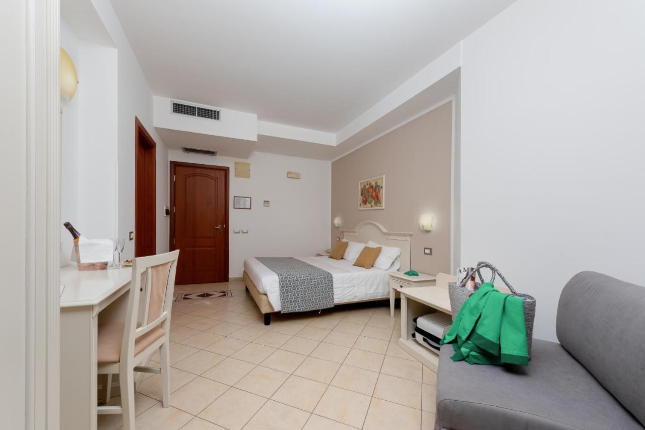 Double Room with Extra Bed,1194900388:JPEG