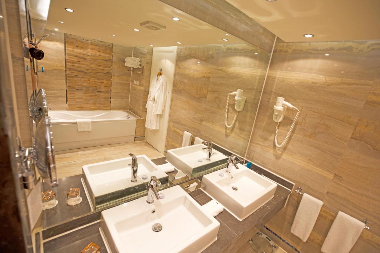 Deluxe Suite - Posh Club