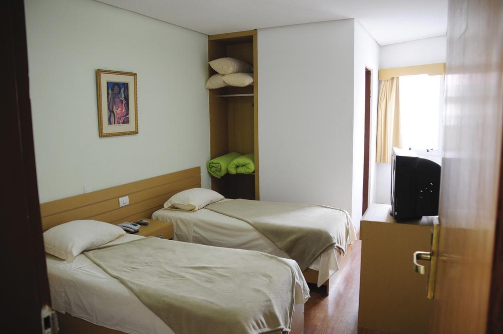 Quarto Twin Standard