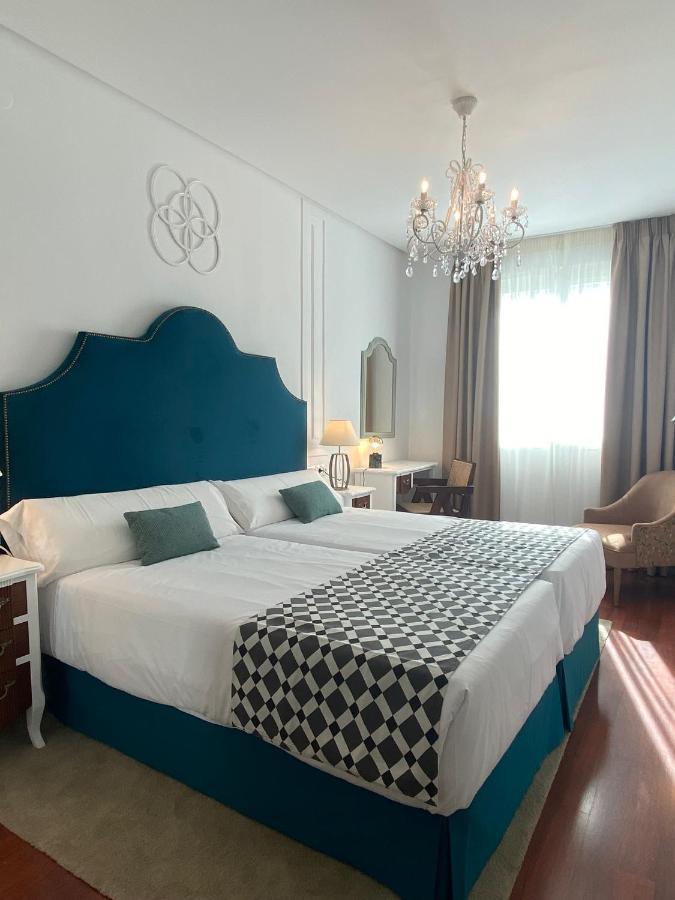 Quarto com Cama de Casal ou 2 de Solteiro