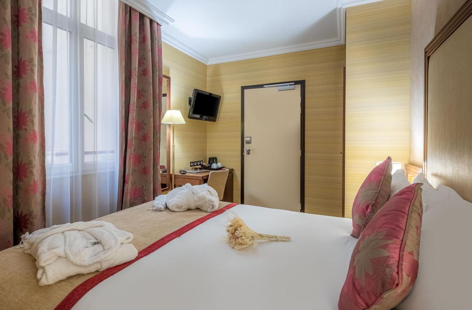 CLASSIC COMFORT Double Room – Courtyard view,1208695900:JPEG