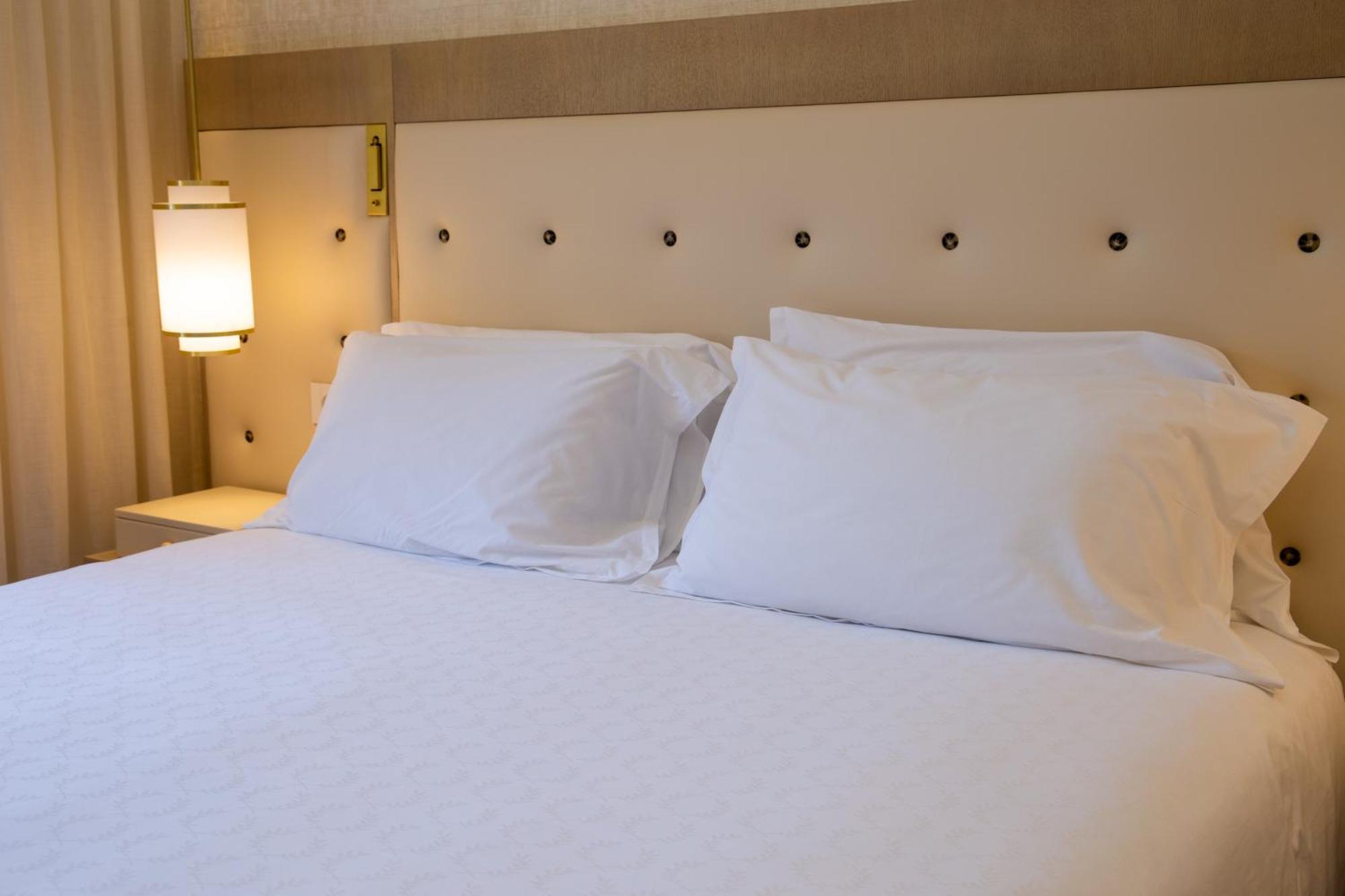 Deluxe Double Room,1274427250:JPEG
