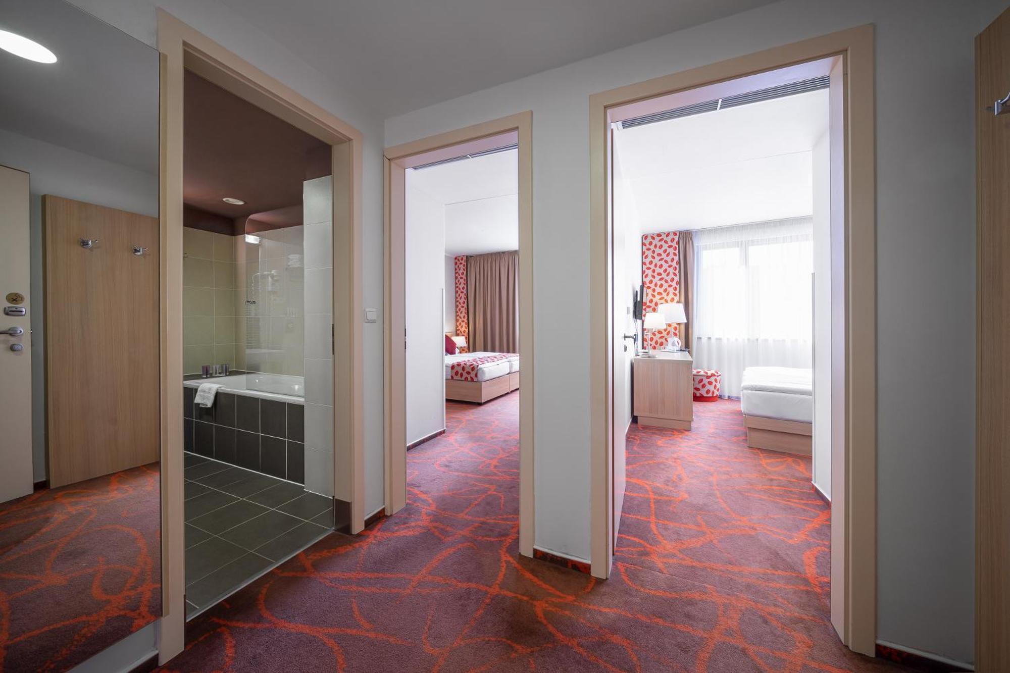 Family Suite,1774440678:JPEG