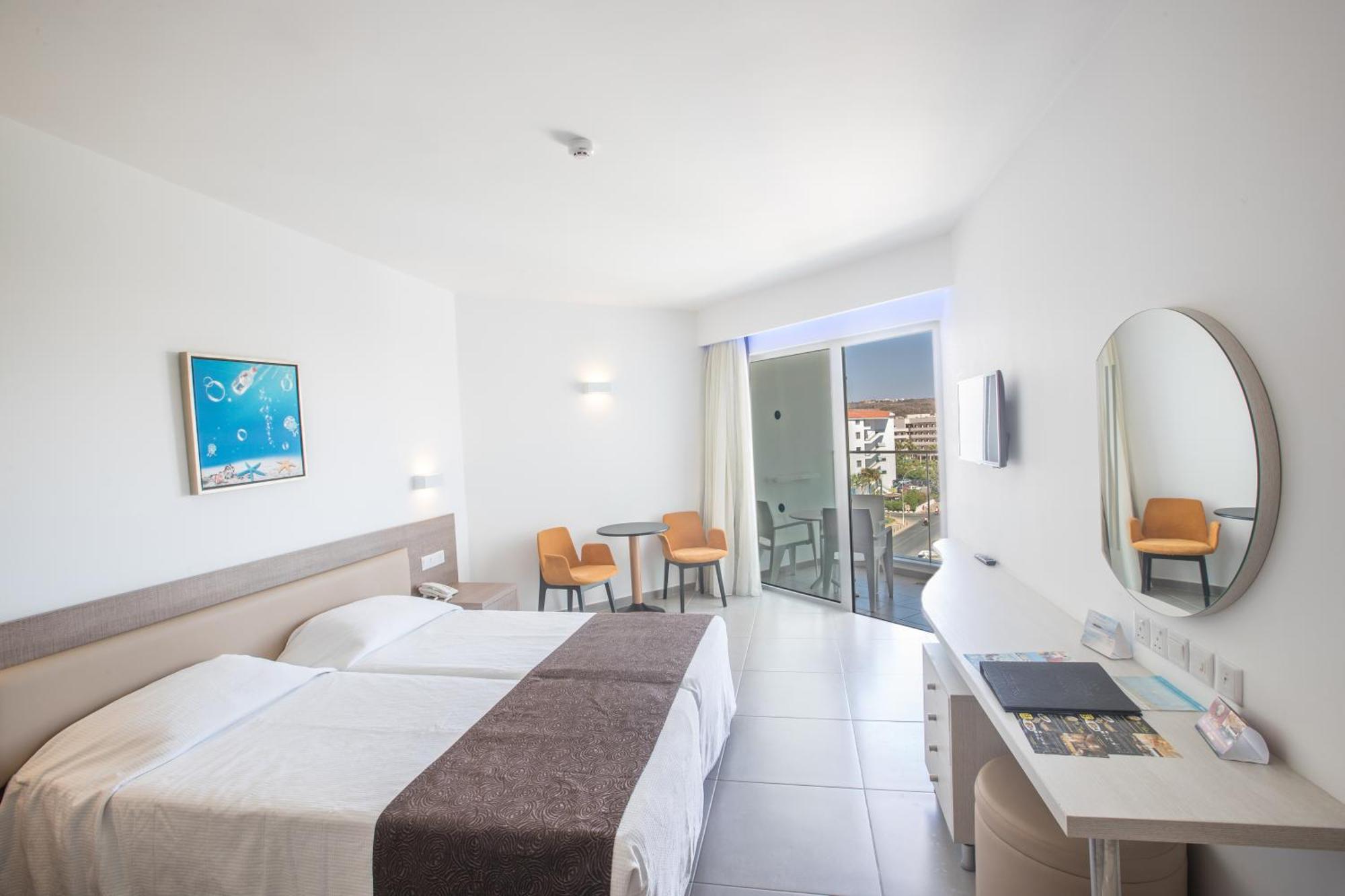 Deluxe Single Room with City View,318453877:JPEG