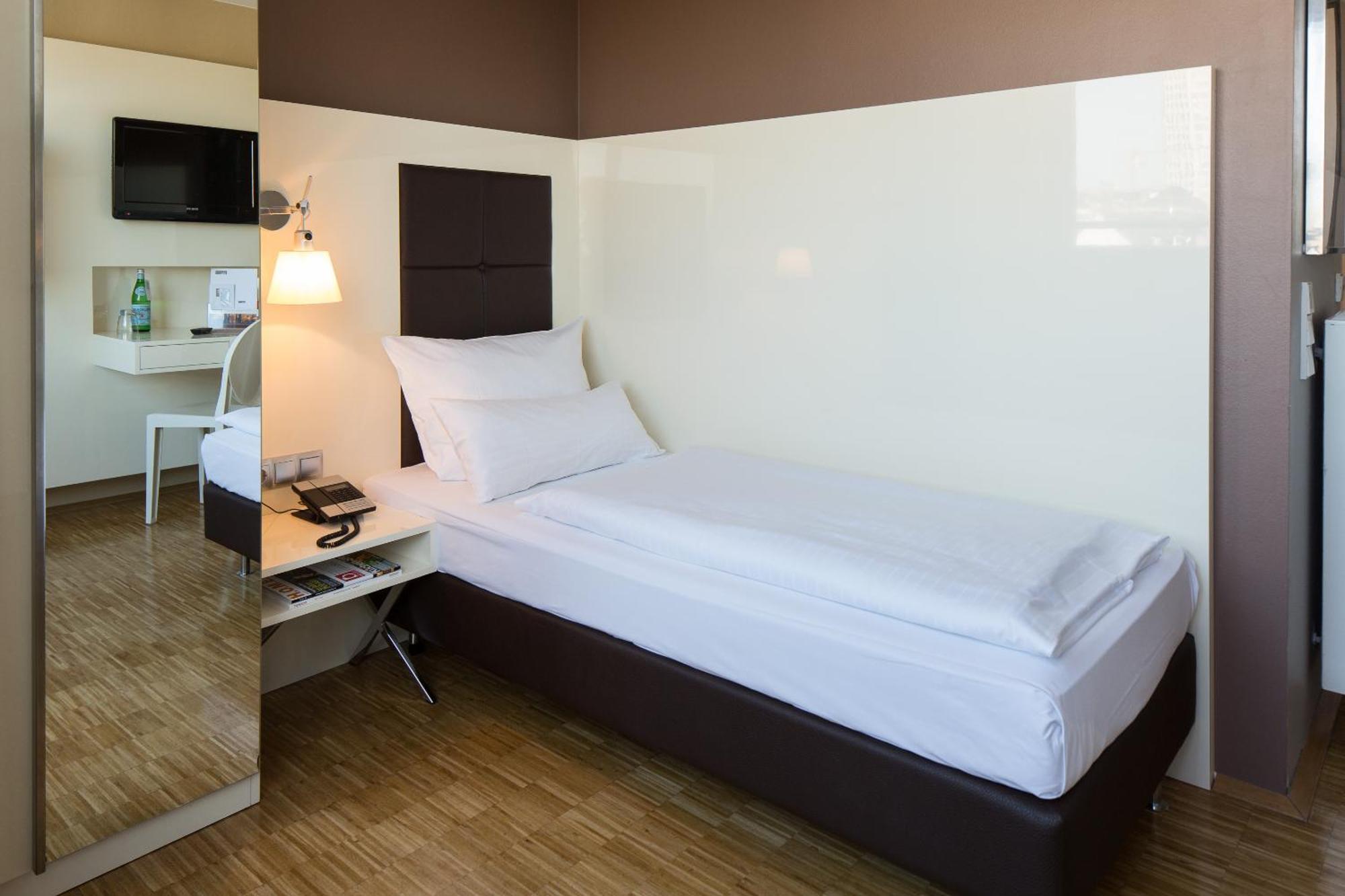 Single Room,1212089707:JPEG