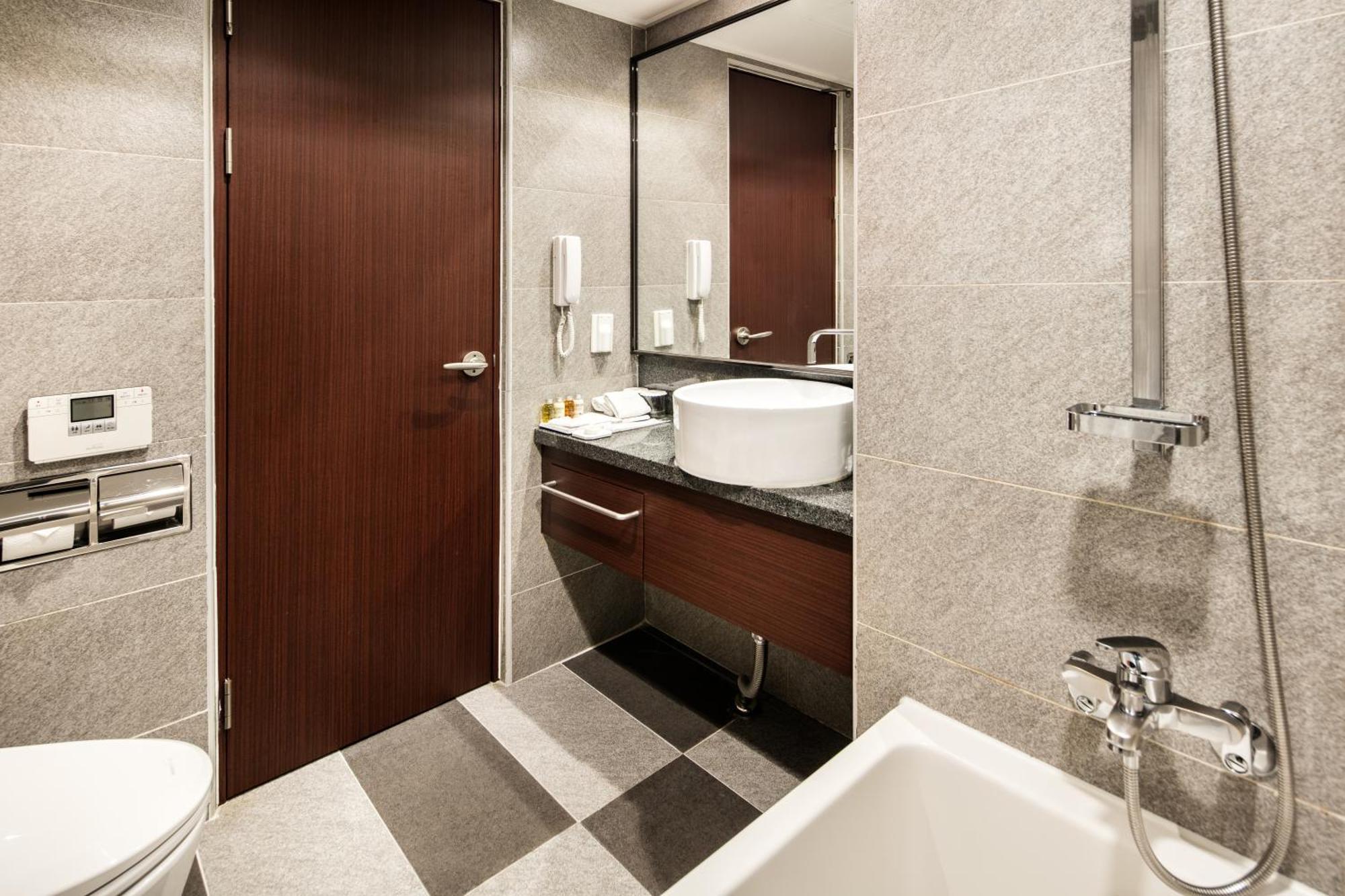 Standard Double Room - 1 Free Parking, ONLYGO&CO. Restaurant: 20% Off / Happy Hour 2-5PM 50% Off)