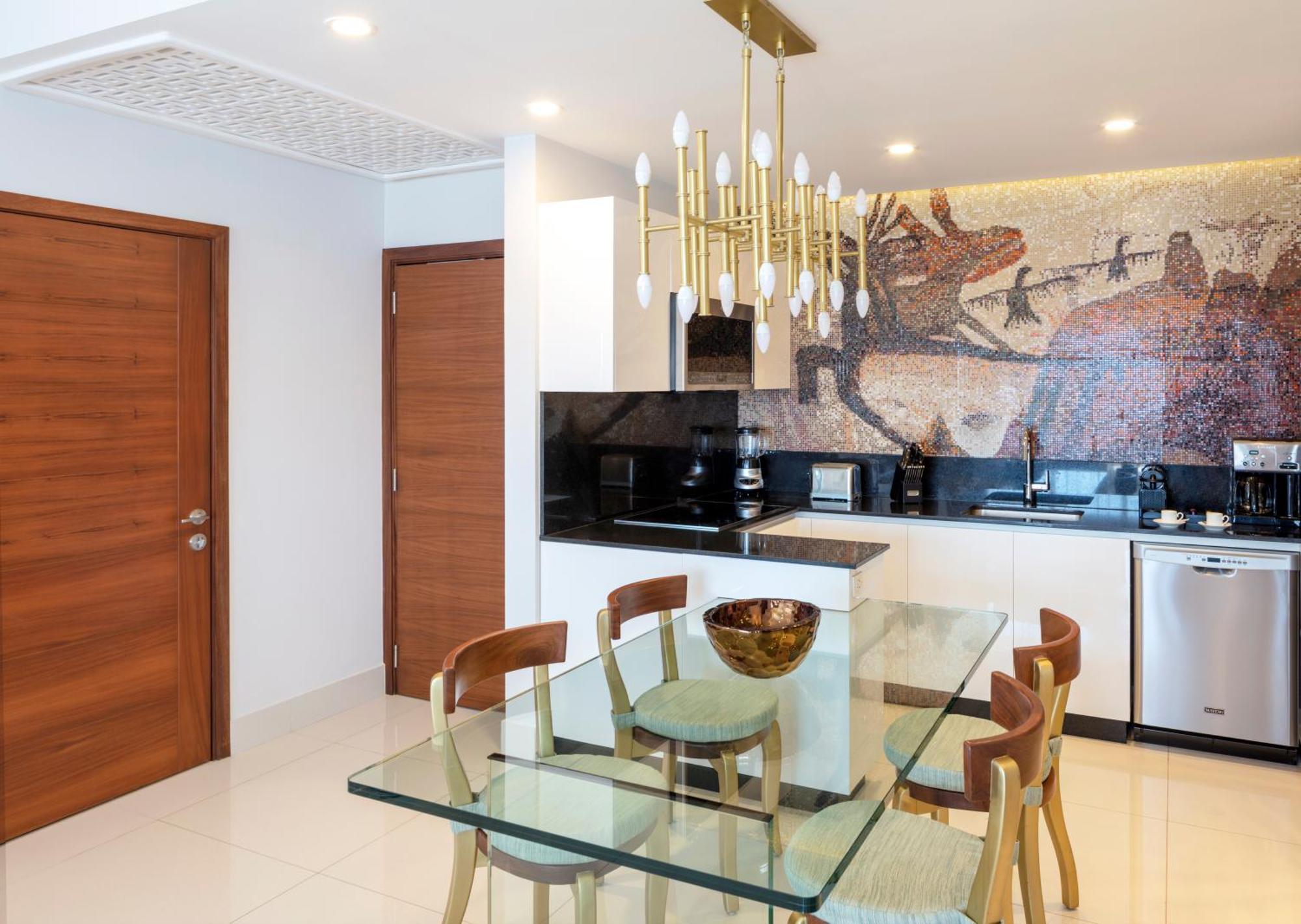 One-Bedroom Suite - 1 King Bed