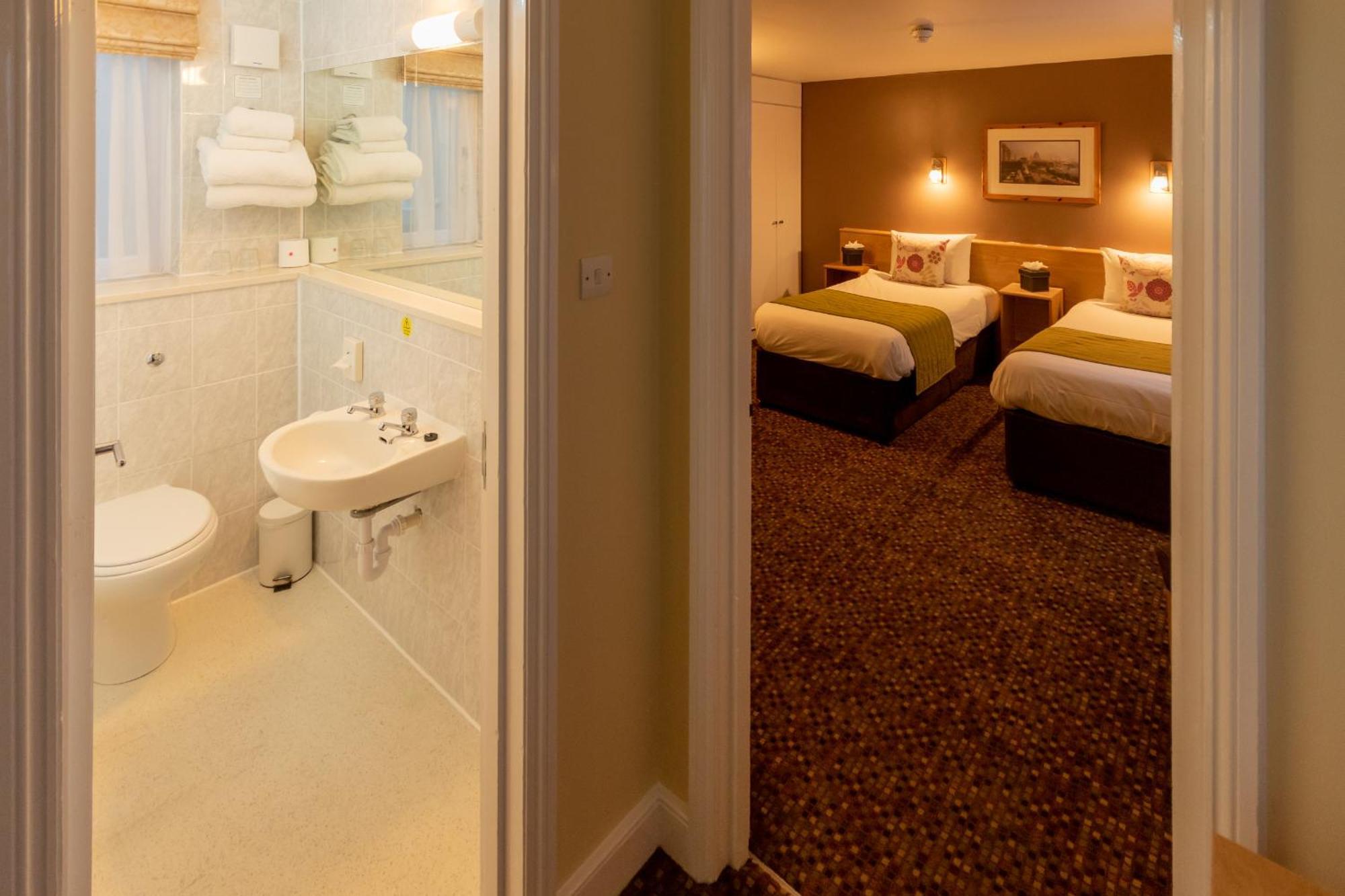 Twin Bedroom